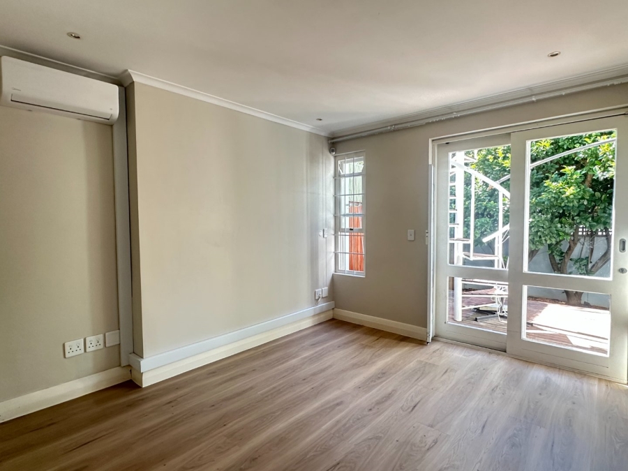 To Let 3 Bedroom Property for Rent in Green Point Western Cape